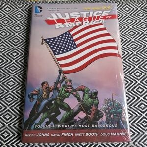 💕2/$20💕 DC Comics Justice League of America Volume #1 World's Most Dangerous‎